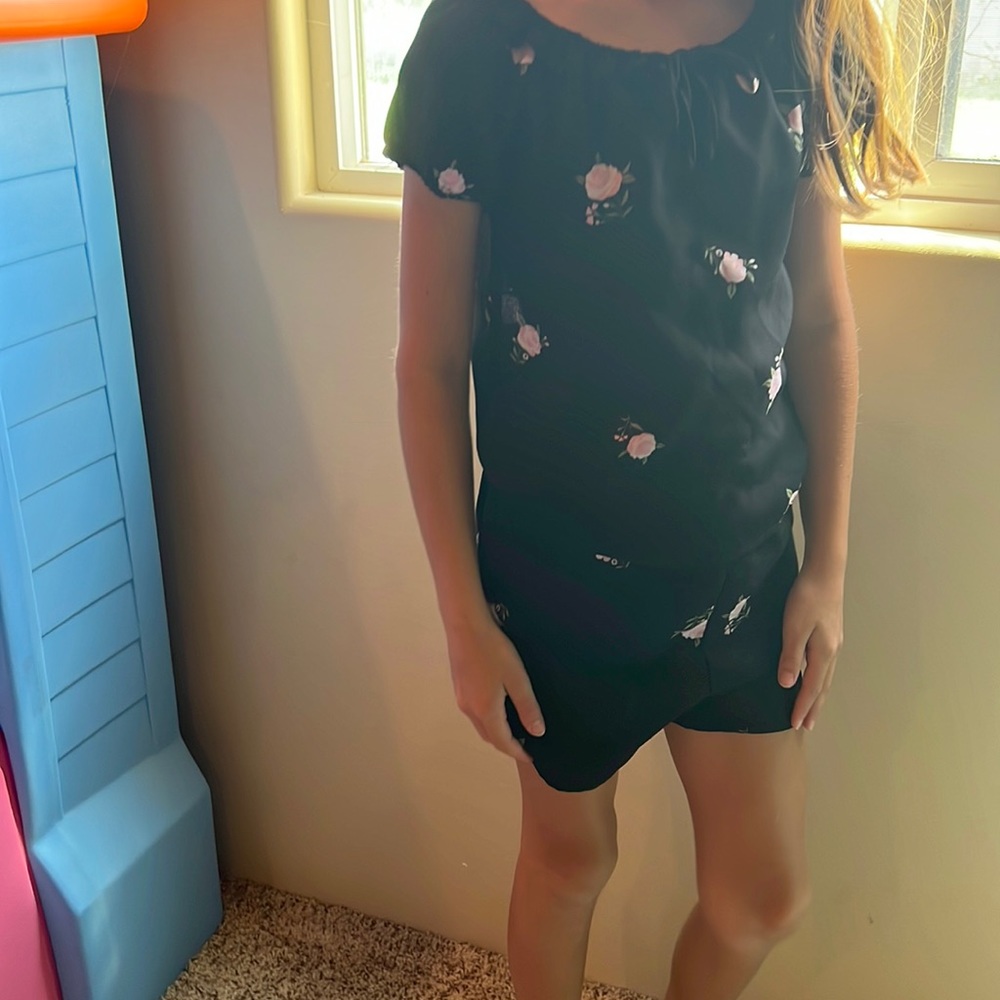 White fon size M two piece black flower shirt for kids